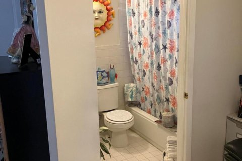 Casa en venta en Hialeah, Florida, 5 dormitorios, 194.17 m2 № 2245259 - foto 10
