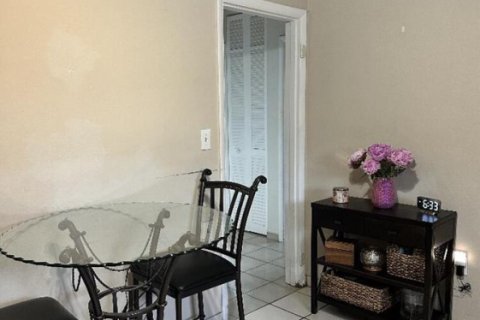 Casa en venta en Hialeah, Florida, 5 dormitorios, 194.17 m2 № 2245259 - foto 20