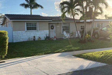 Casa en Hialeah, Florida 5 dormitorios, 194.17 m2 № 2245259