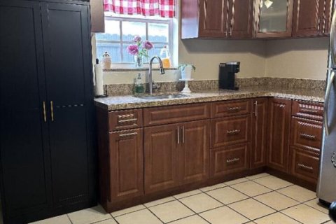 Casa en venta en Hialeah, Florida, 5 dormitorios, 194.17 m2 № 2245259 - foto 18