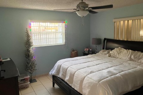 Casa en venta en Hialeah, Florida, 5 dormitorios, 194.17 m2 № 2245259 - foto 11