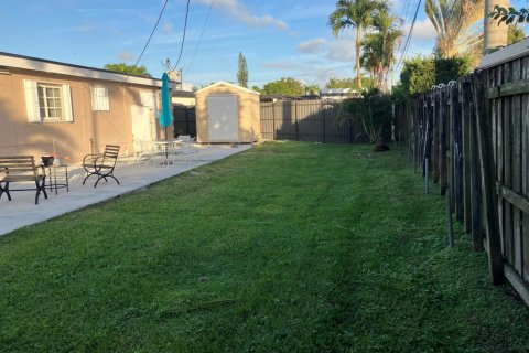 Casa en venta en Hialeah, Florida, 5 dormitorios, 194.17 m2 № 2245259 - foto 21