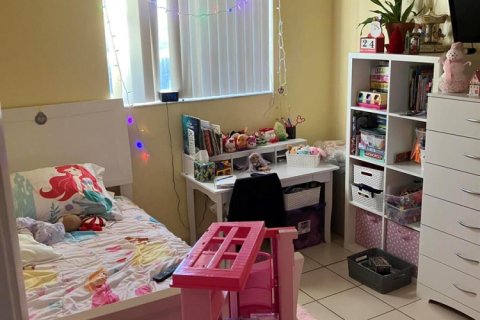 Casa en venta en Hialeah, Florida, 5 dormitorios, 194.17 m2 № 2245259 - foto 13