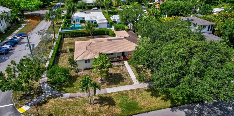 Villa ou maison à Miami Shores, Floride 3 chambres, 237.37 m2 № 1762647