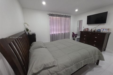 Copropriété à louer à Hialeah, Floride: 2 chambres, 91.04 m2 № 2002131 - photo 13