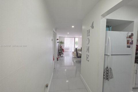 Copropriété à louer à Hialeah, Floride: 2 chambres, 91.04 m2 № 2002131 - photo 10