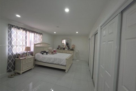 Copropriété à louer à Hialeah, Floride: 2 chambres, 91.04 m2 № 2002131 - photo 14