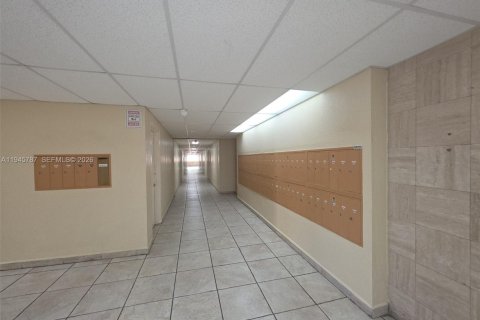 Copropriété à louer à Hialeah, Floride: 2 chambres, 91.04 m2 № 2002131 - photo 17