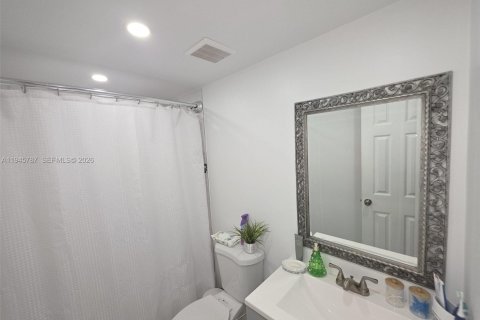 Copropriété à louer à Hialeah, Floride: 2 chambres, 91.04 m2 № 2002131 - photo 15