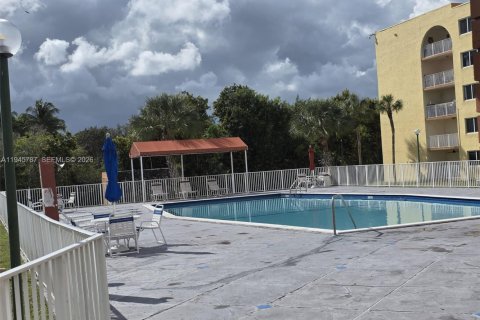 Copropriété à louer à Hialeah, Floride: 2 chambres, 91.04 m2 № 2002131 - photo 21