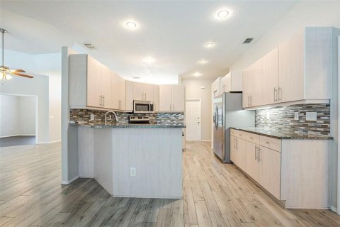 House in Trinity, Florida 4 bedrooms, 199.46 sq.m. № 1855417 - photo 14