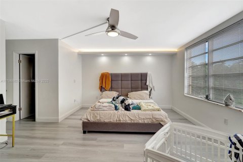 Купить кондоминиум в Майами, Флорида 2 спальни, 166.2м2, № 1981258 - фото 20