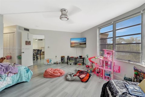 Купить кондоминиум в Майами, Флорида 2 спальни, 166.2м2, № 1981258 - фото 24