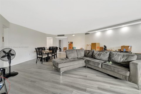 Купить кондоминиум в Майами, Флорида 2 спальни, 166.2м2, № 1981258 - фото 10