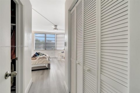 Купить кондоминиум в Майами, Флорида 2 спальни, 166.2м2, № 1981258 - фото 18