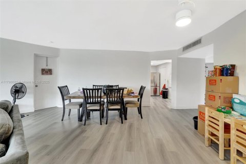 Купить кондоминиум в Майами, Флорида 2 спальни, 166.2м2, № 1981258 - фото 21