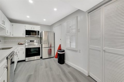 Купить кондоминиум в Майами, Флорида 2 спальни, 166.2м2, № 1981258 - фото 6