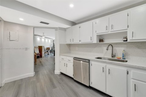 Купить кондоминиум в Майами, Флорида 2 спальни, 166.2м2, № 1981258 - фото 7