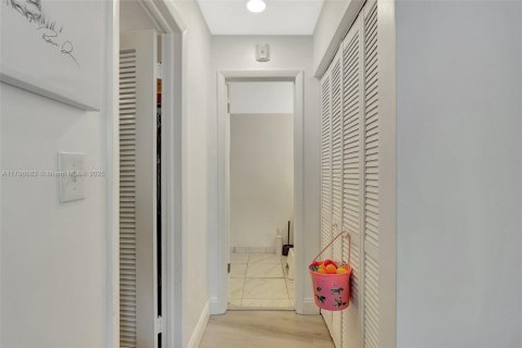 Купить кондоминиум в Майами, Флорида 2 спальни, 166.2м2, № 1981258 - фото 26