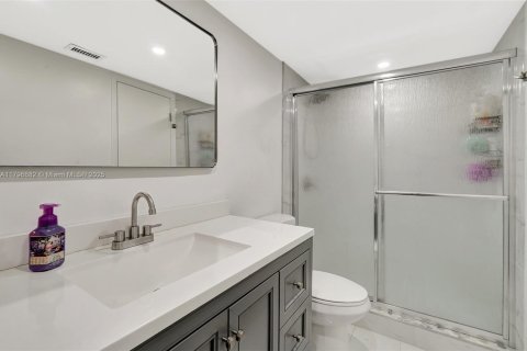 Купить кондоминиум в Майами, Флорида 2 спальни, 166.2м2, № 1981258 - фото 17