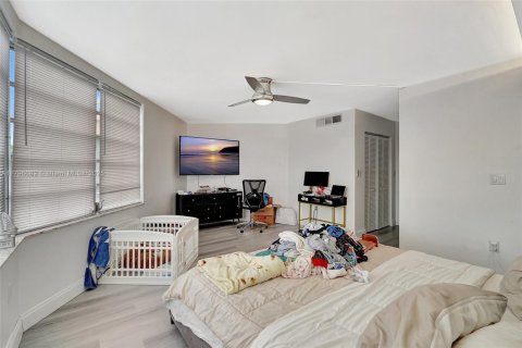 Купить кондоминиум в Майами, Флорида 2 спальни, 166.2м2, № 1981258 - фото 19