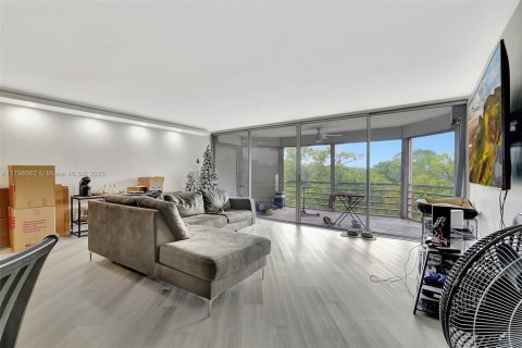 Купить кондоминиум в Майами, Флорида 2 спальни, 166.2м2, № 1981258 - фото 11