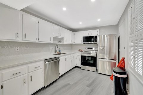 Купить кондоминиум в Майами, Флорида 2 спальни, 166.2м2, № 1981258 - фото 8