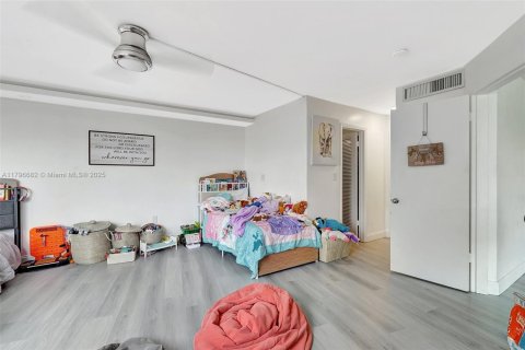 Купить кондоминиум в Майами, Флорида 2 спальни, 166.2м2, № 1981258 - фото 23