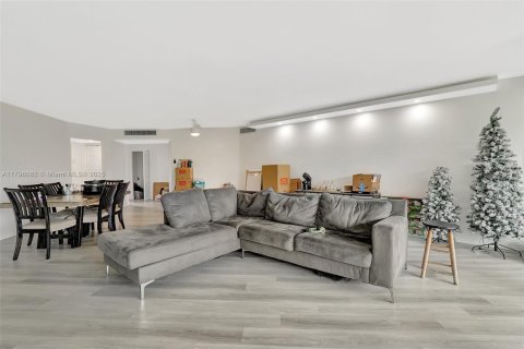 Купить кондоминиум в Майами, Флорида 2 спальни, 166.2м2, № 1981258 - фото 9