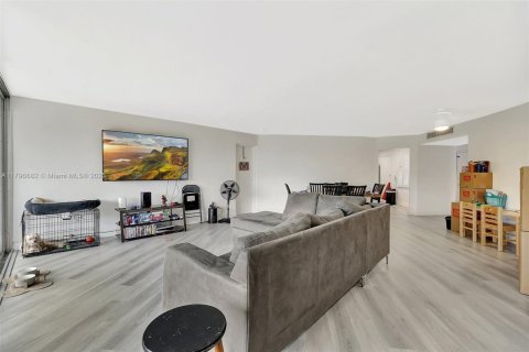 Купить кондоминиум в Майами, Флорида 2 спальни, 166.2м2, № 1981258 - фото 4