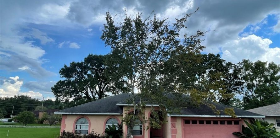 House in Lakeland, Florida 4 bedrooms, 188.31 sq.m. № 2210249