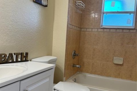 House in Lakeland, Florida 4 bedrooms, 188.31 sq.m. № 2210249 - photo 9
