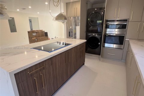 Villa ou maison à vendre à Miami, Floride: 4 chambres, 183.57 m2 № 2059935 - photo 8