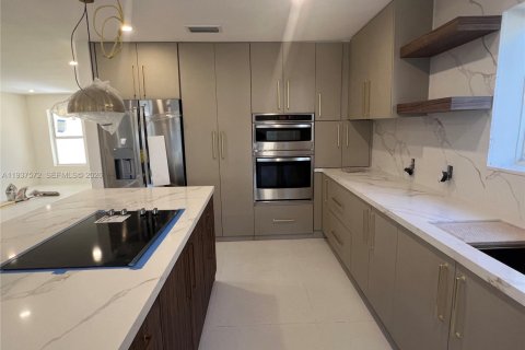 Villa ou maison à vendre à Miami, Floride: 4 chambres, 183.57 m2 № 2059935 - photo 11