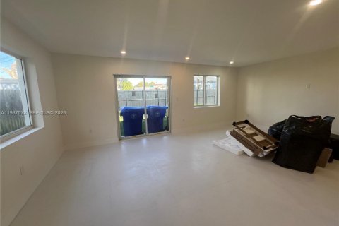 Villa ou maison à vendre à Miami, Floride: 4 chambres, 183.57 m2 № 2059935 - photo 13