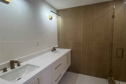 Villa ou maison à vendre à Miami, Floride: 4 chambres, 183.57 m2 № 2059935 - photo 3