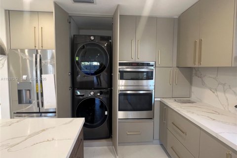 Villa ou maison à vendre à Miami, Floride: 4 chambres, 183.57 m2 № 2059935 - photo 10