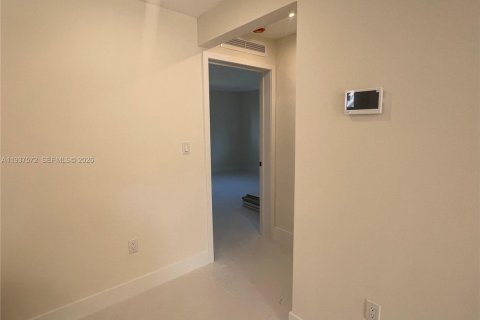 Villa ou maison à vendre à Miami, Floride: 4 chambres, 183.57 m2 № 2059935 - photo 6