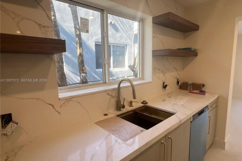 Villa ou maison à vendre à Miami, Floride: 4 chambres, 183.57 m2 № 2059935 - photo 9