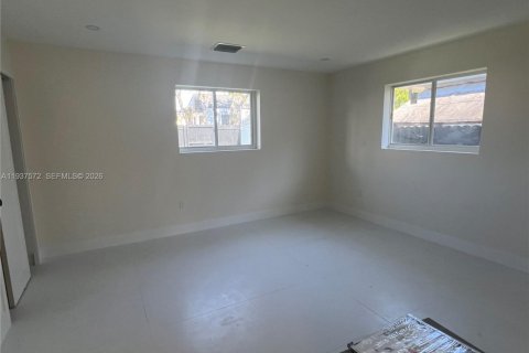 Villa ou maison à vendre à Miami, Floride: 4 chambres, 183.57 m2 № 2059935 - photo 5