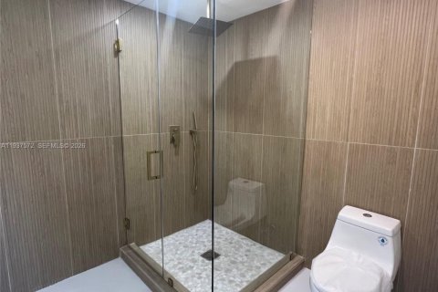 Villa ou maison à vendre à Miami, Floride: 4 chambres, 183.57 m2 № 2059935 - photo 4