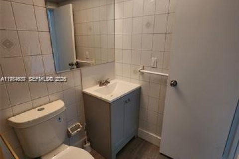 Снять в аренду виллу или дом в Тамарак, Флорида 3 спальни, 185.71м2, № 2036044 - фото 28