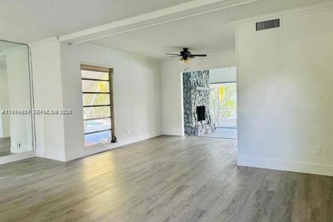 Снять в аренду виллу или дом в Тамарак, Флорида 3 спальни, 185.71м2, № 2036044 - фото 9