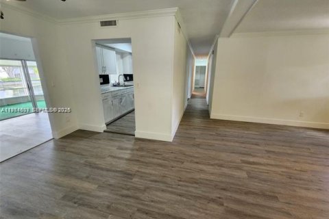 Снять в аренду виллу или дом в Тамарак, Флорида 3 спальни, 185.71м2, № 2036044 - фото 12