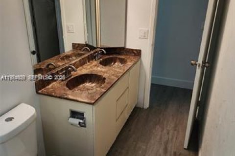 Снять в аренду виллу или дом в Тамарак, Флорида 3 спальни, 185.71м2, № 2036044 - фото 20