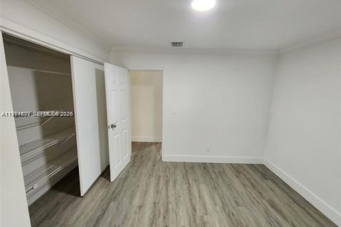 Снять в аренду виллу или дом в Тамарак, Флорида 3 спальни, 185.71м2, № 2036044 - фото 29