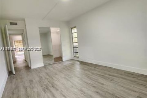 Снять в аренду виллу или дом в Тамарак, Флорида 3 спальни, 185.71м2, № 2036044 - фото 24