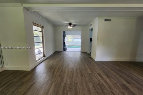 Снять в аренду виллу или дом в Тамарак, Флорида 3 спальни, 185.71м2, № 2036044 - фото 13