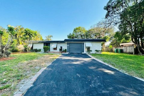 Снять в аренду виллу или дом в Тамарак, Флорида 3 спальни, 185.71м2, № 2036044 - фото 2