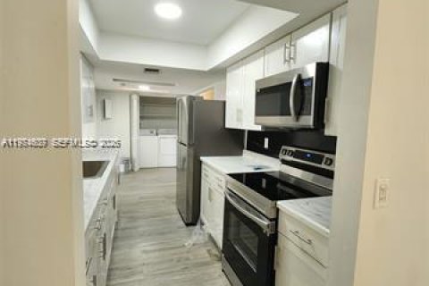 Снять в аренду виллу или дом в Тамарак, Флорида 3 спальни, 185.71м2, № 2036044 - фото 7